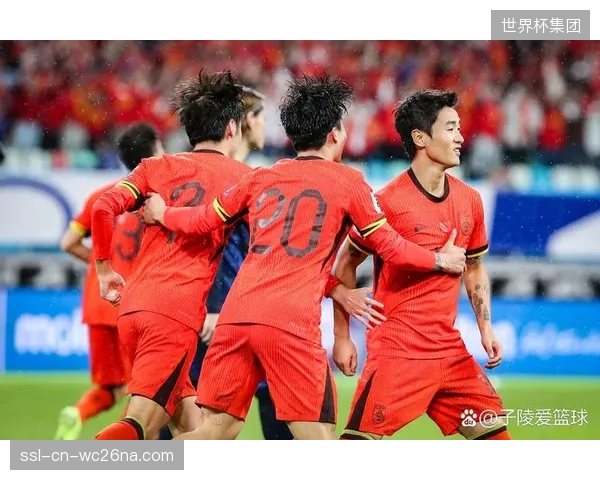 面对高大对手时，日本队在定位球防守中需避免犯规，减少给对方高空轰炸机会。